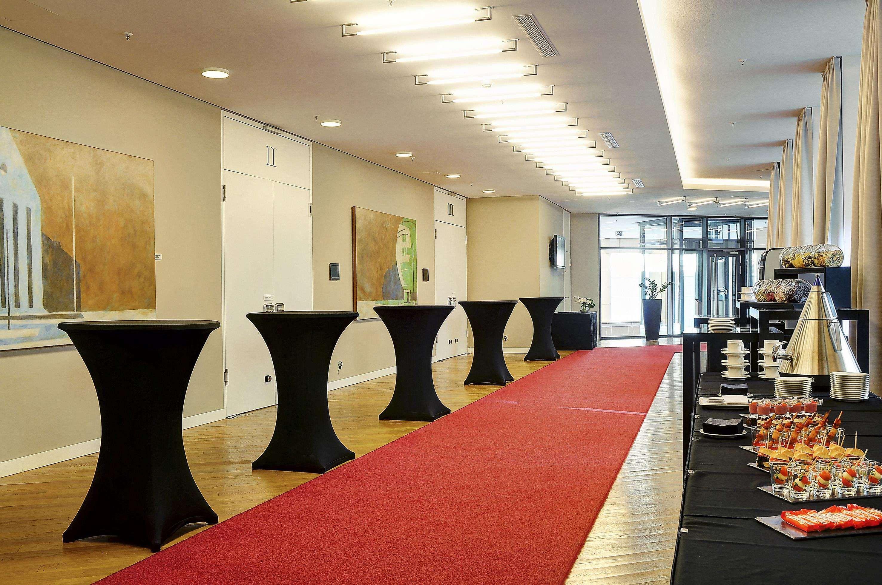 Innside By Melia Dresden Bagian luar foto