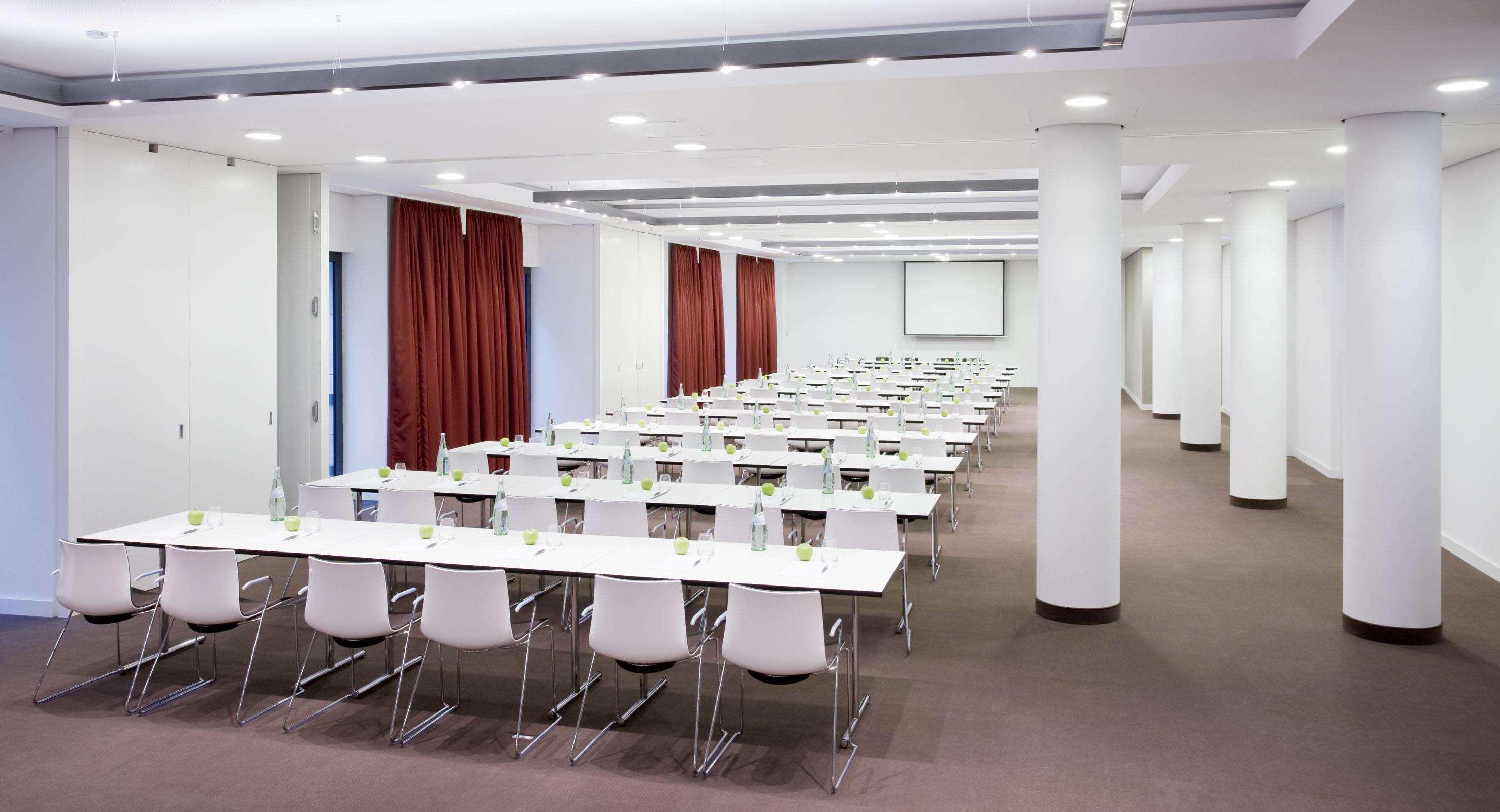 Innside By Melia Dresden Bagian luar foto