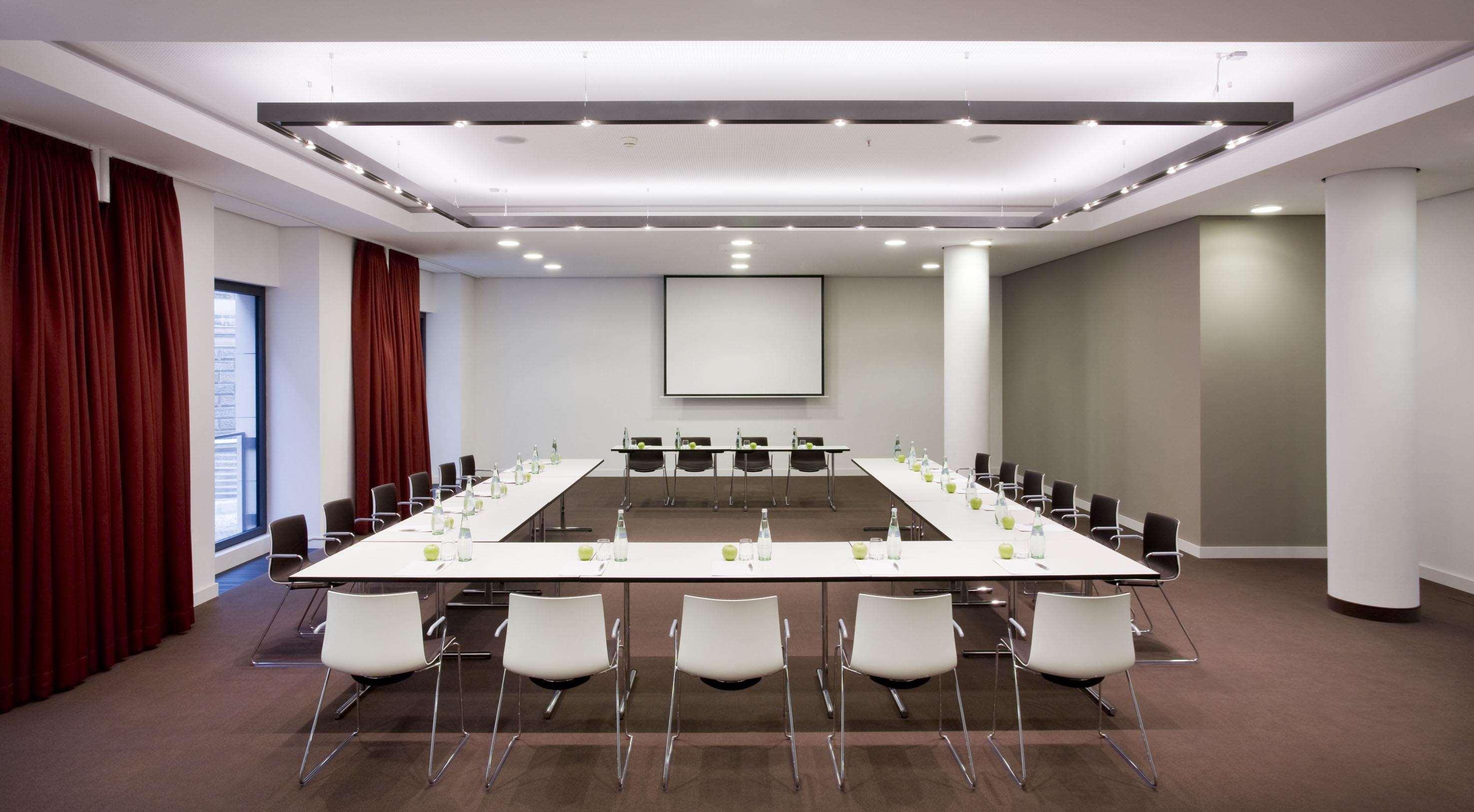 Innside By Melia Dresden Bagian luar foto