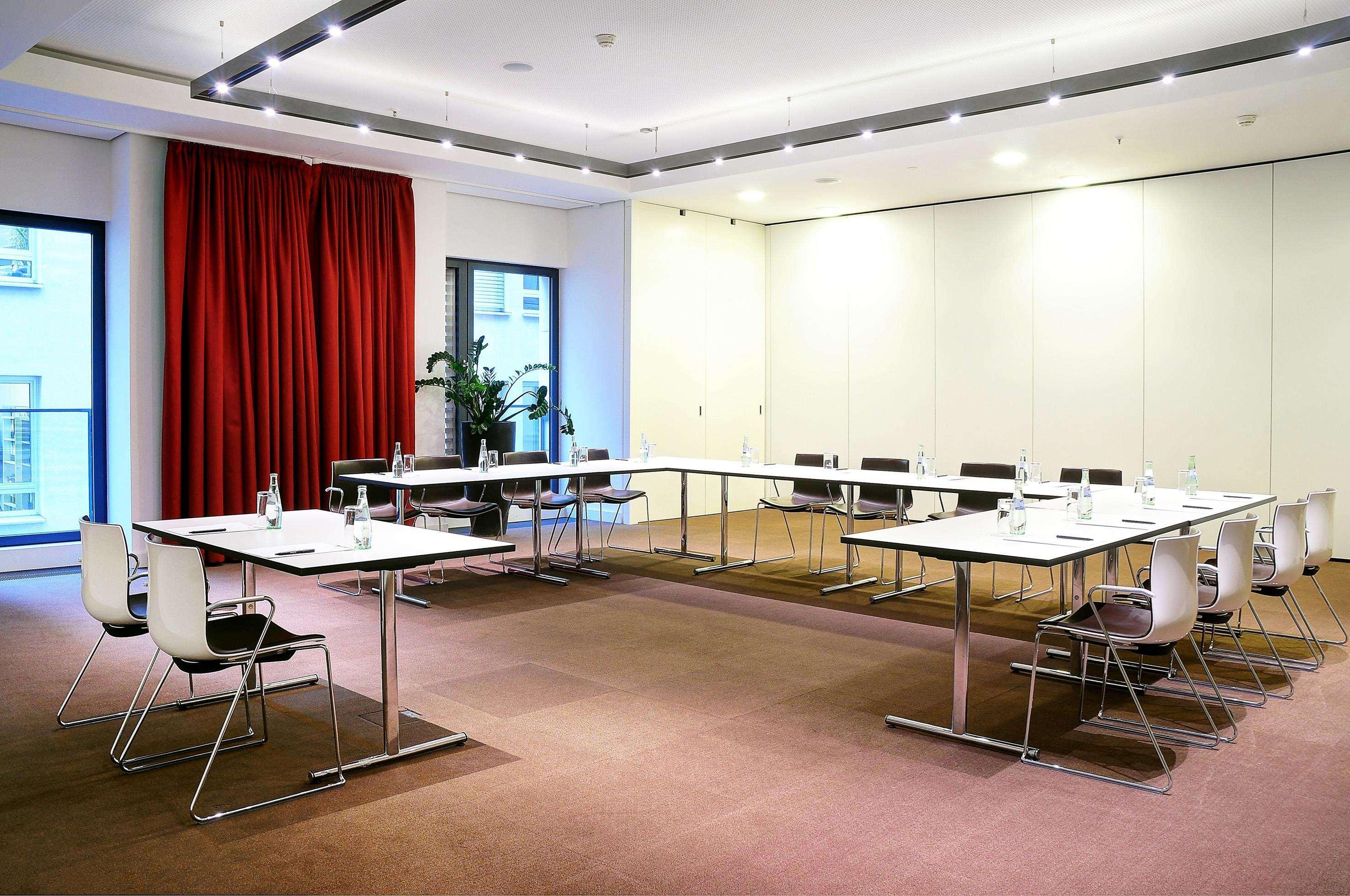 Innside By Melia Dresden Bagian luar foto